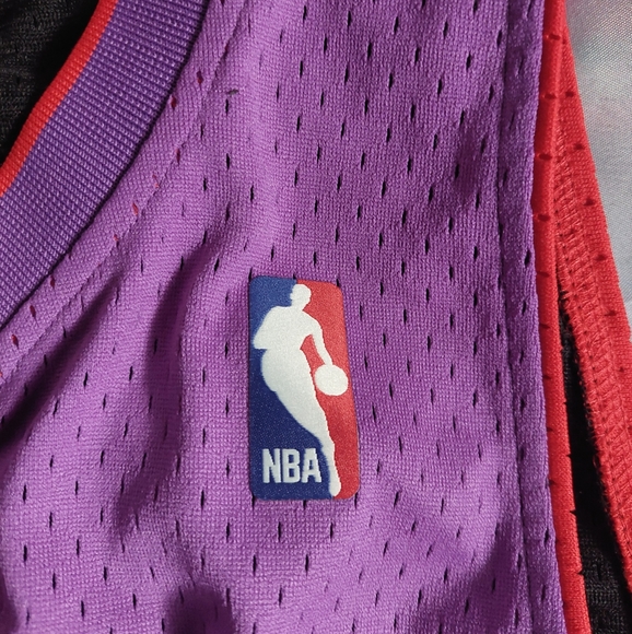 Toronto Raptors Vince Carters 99-00 Jersey - Picture 4 of 9